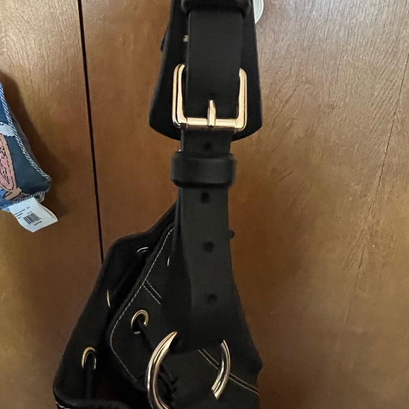 Black purse with gold hardware, good condition. - Picture 5 of 6